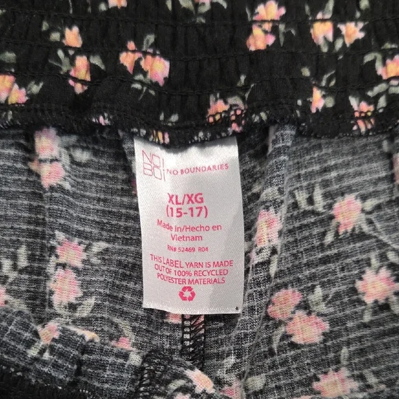No Boundaries Black Shorts with Pink Floral Design Elastic Waistband Size XXL - Picture 3 of 4